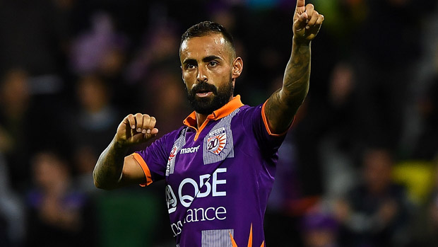 Diego Castro has signed a new deal with Perth Glory.