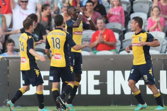 Mariners roll Glory to stay top