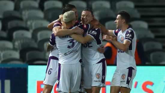Glory sink Mariners to go six points clear