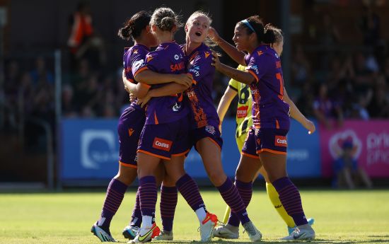 Glory keep Finals hopes alive with Phoenix win